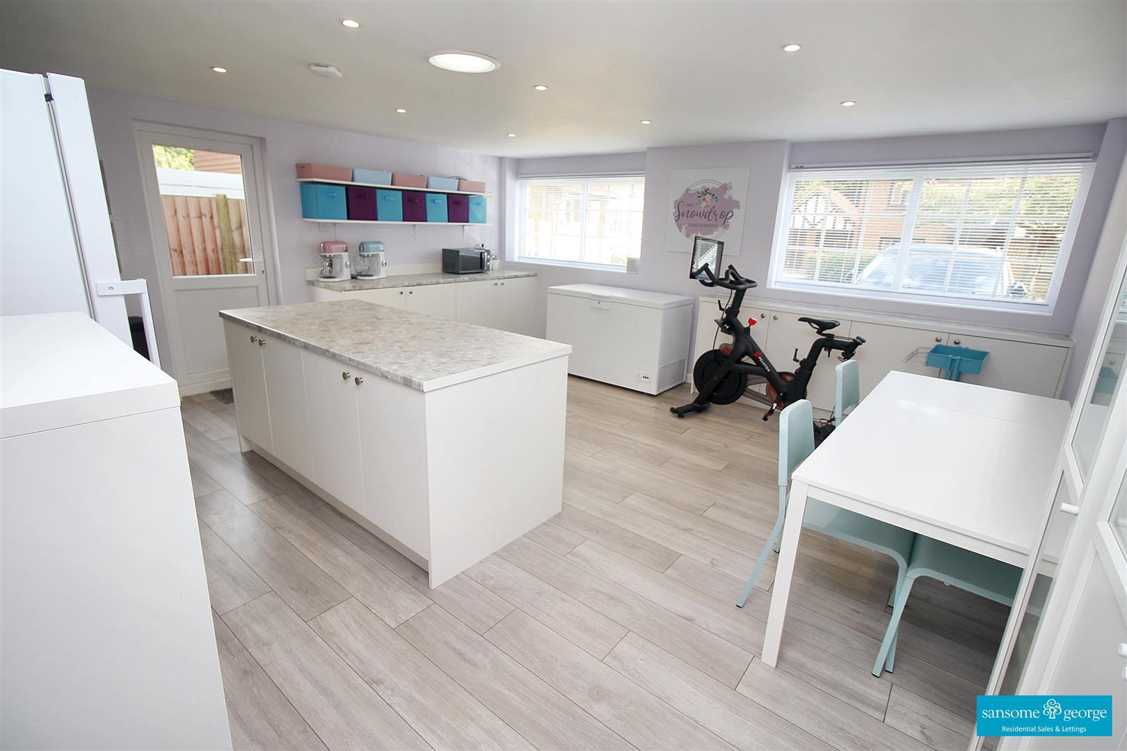 Farmiloe Close, Purley On Thames, Reading